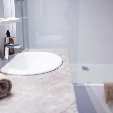 Appartement Rénové Avec Style Au Cœur D'annecy *